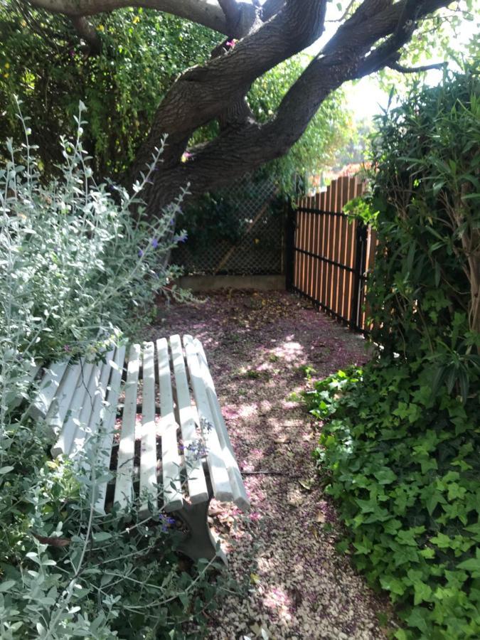 Mitoyen / 2 Personnes Appartement *